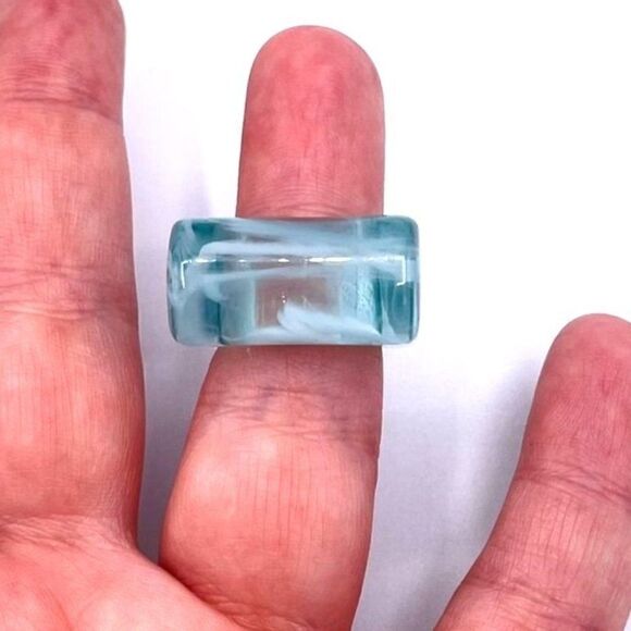 Blue and White Swirl Acrylic Geometric Barrel Chunky Statement Ring Size 6 - Picture 4 of 6